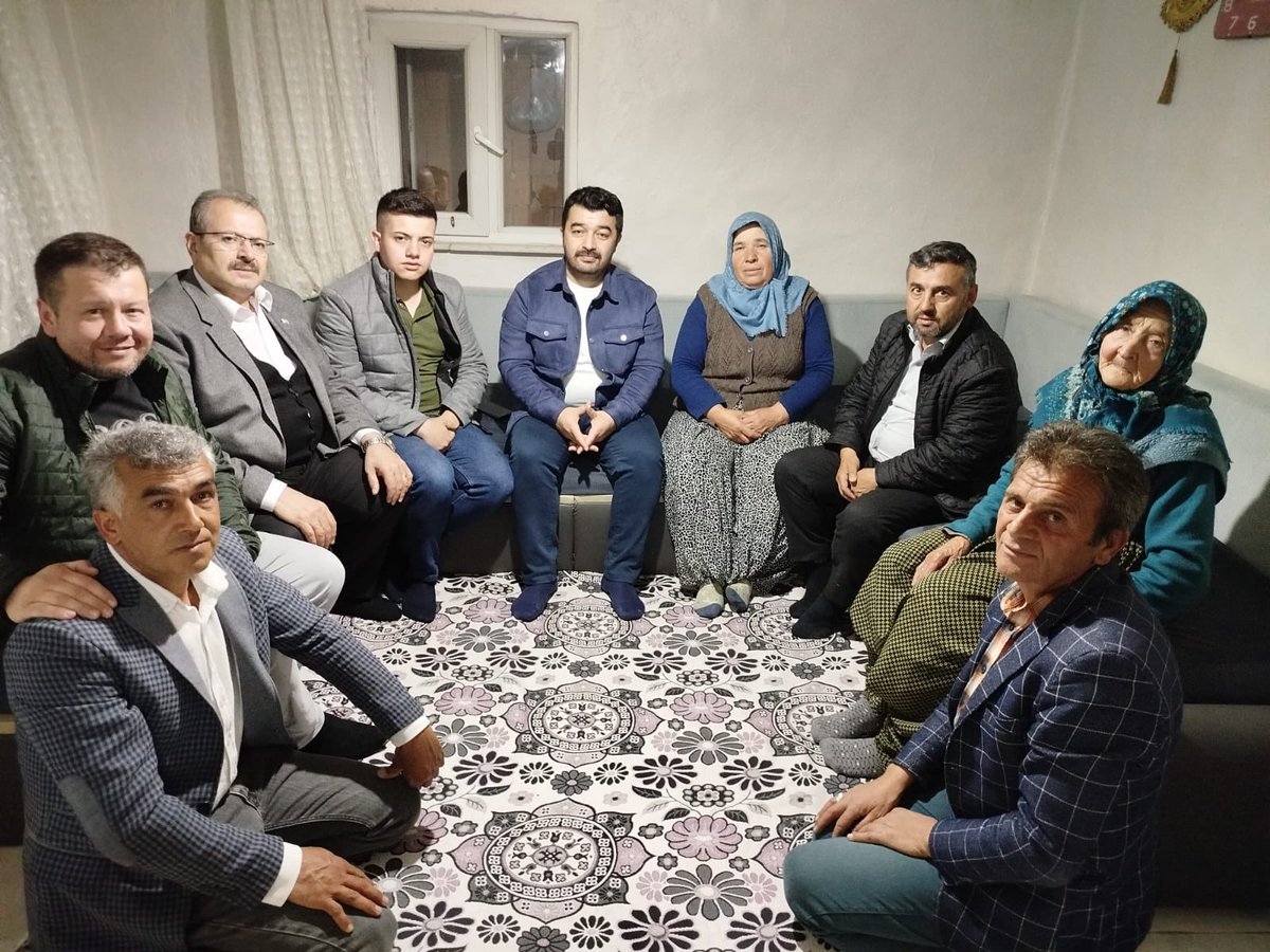 Merkez ilçe teşkilatımızın değerli yönetim kurulu üyeleri ve il genel meclisi üyeleri olarak Çıkrık kasabamızı ziyaret ettik ev sahipliği için belde başkanı yunus başkanıma ve çıkrıklı hemşehrilerimize teşekkür ederim