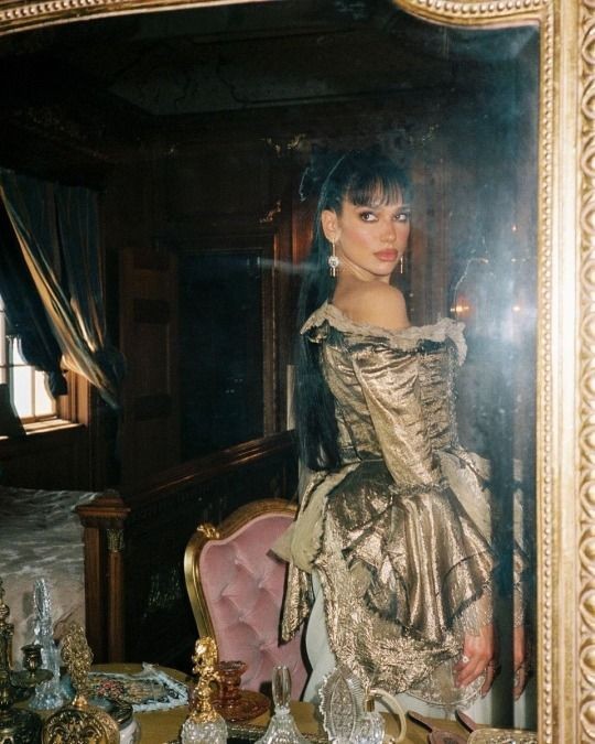 Dua Lipa looking stunning for the #MetGala