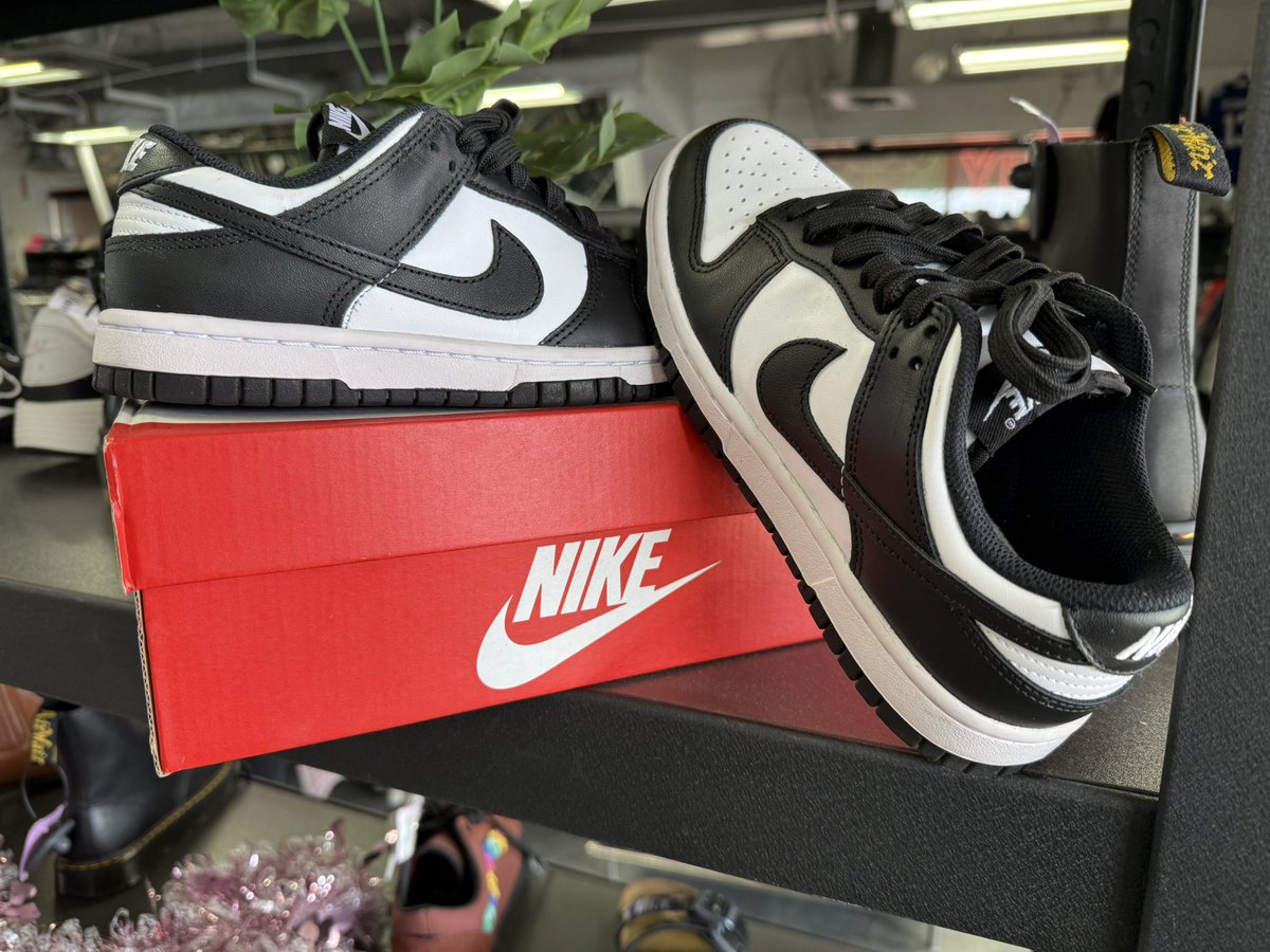 NameBrandEx's tweet image. We put out panda dunks at both stores today! 😂 😜 Open 10-9! #pandadunks #shoes #sneakers #discount #mesa #az #mcc #asu