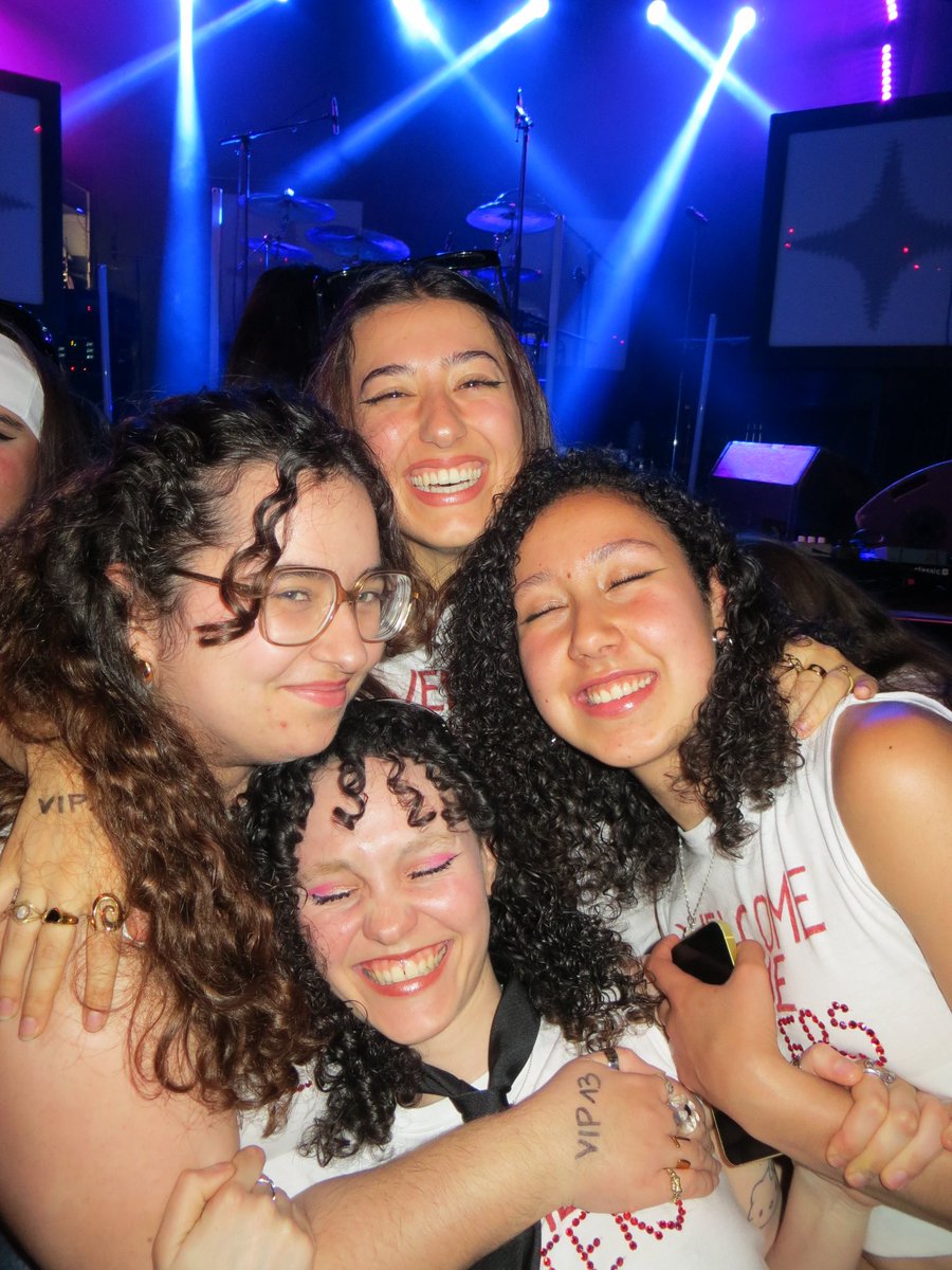 kissymedicines's tweet image. my girlband foreverrrrr 🩷🫂💋