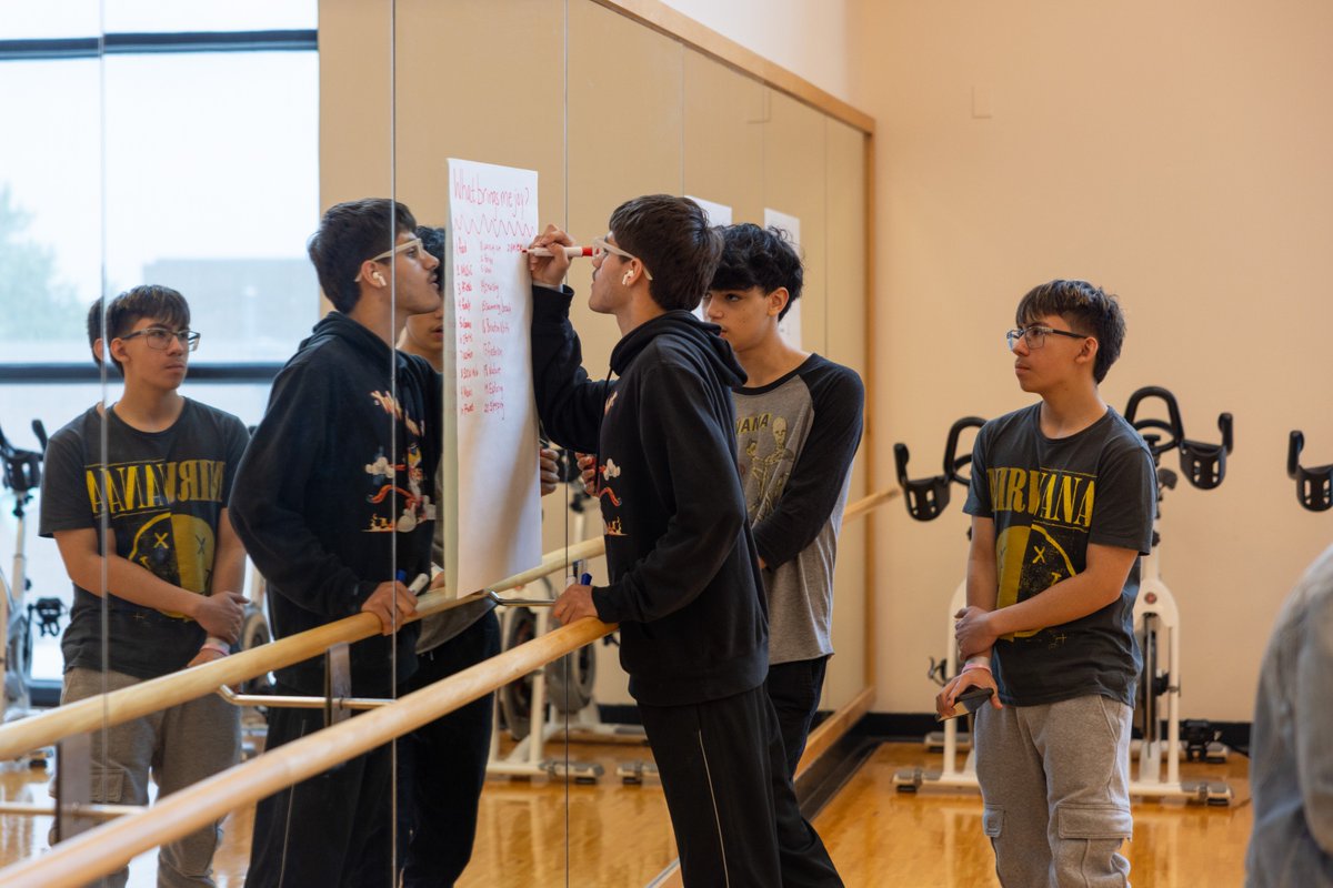 Rock walls, real talk and preparing for college. Our sophomore cohort spent the day learning skills they'll take with them after high school, including mental resilience and meal prepping. 🧠💪

#GEARUPworks #GEARUPPathways