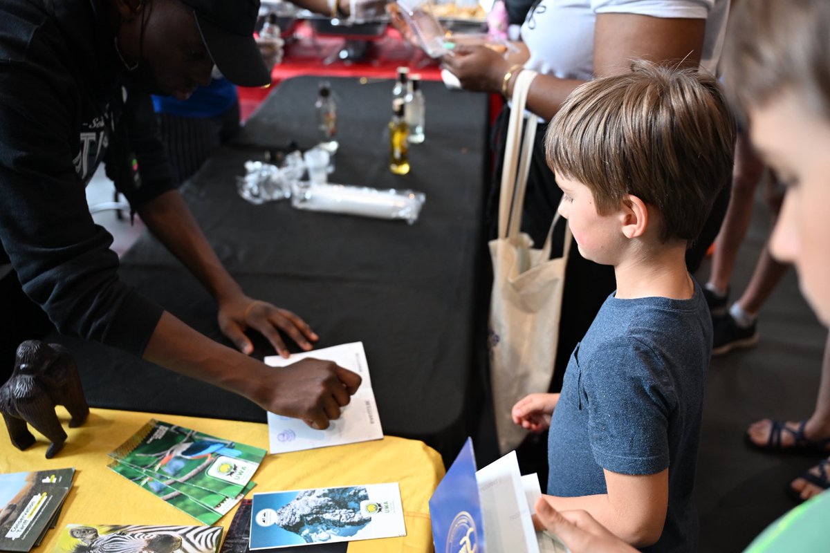 UgaEmbaWashDC's tweet image. This weekend, Uganda Embassy participated in the annual Passport D.C event @TheEventsDC where embassies showcase their country’s culture,traditional cuisines and diverse tourist attractions.
@udc_edu
@UgandaMFA
@Mglsd_UG