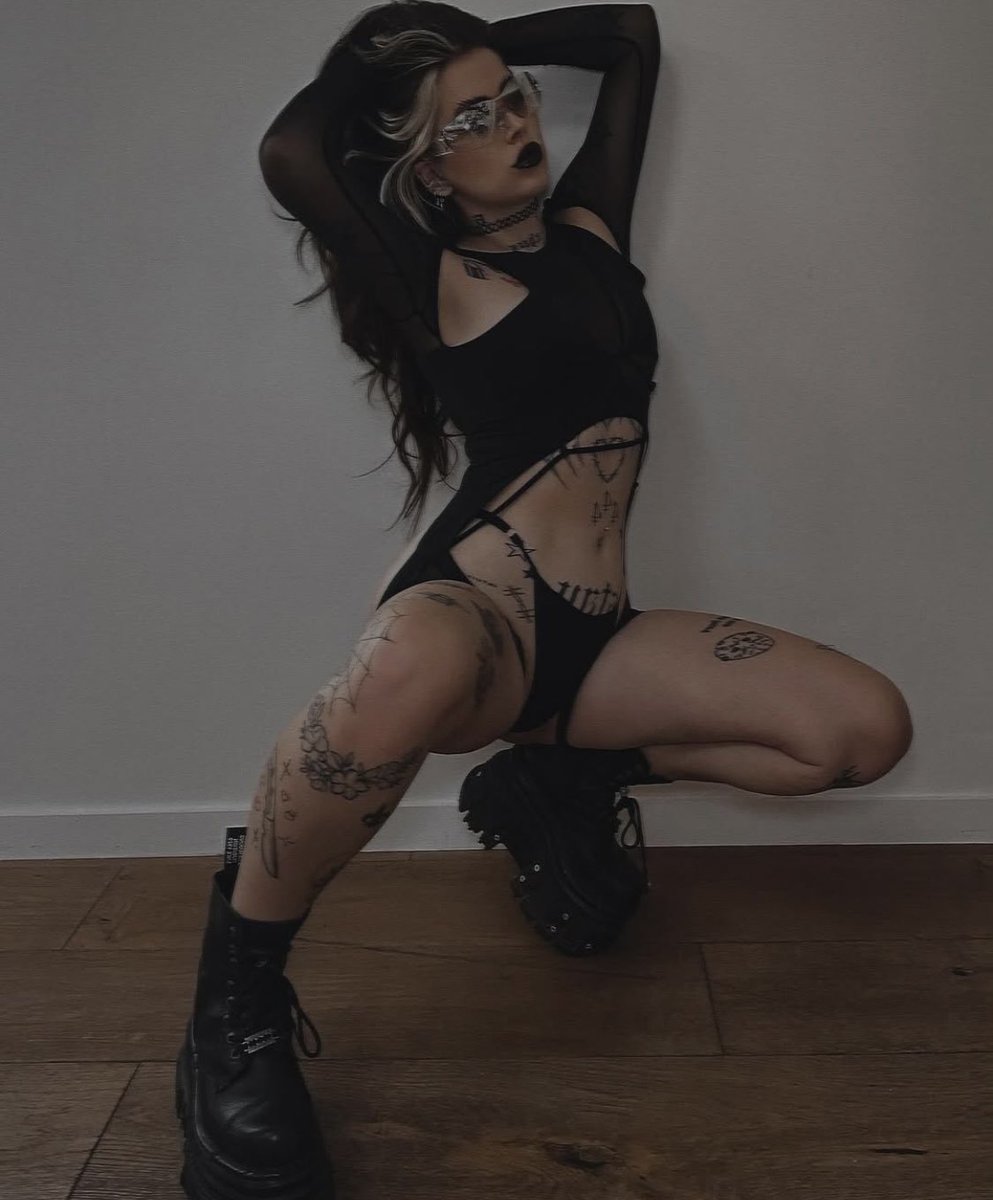 Hurt me and tell me you're mine
I don't know why but I like it