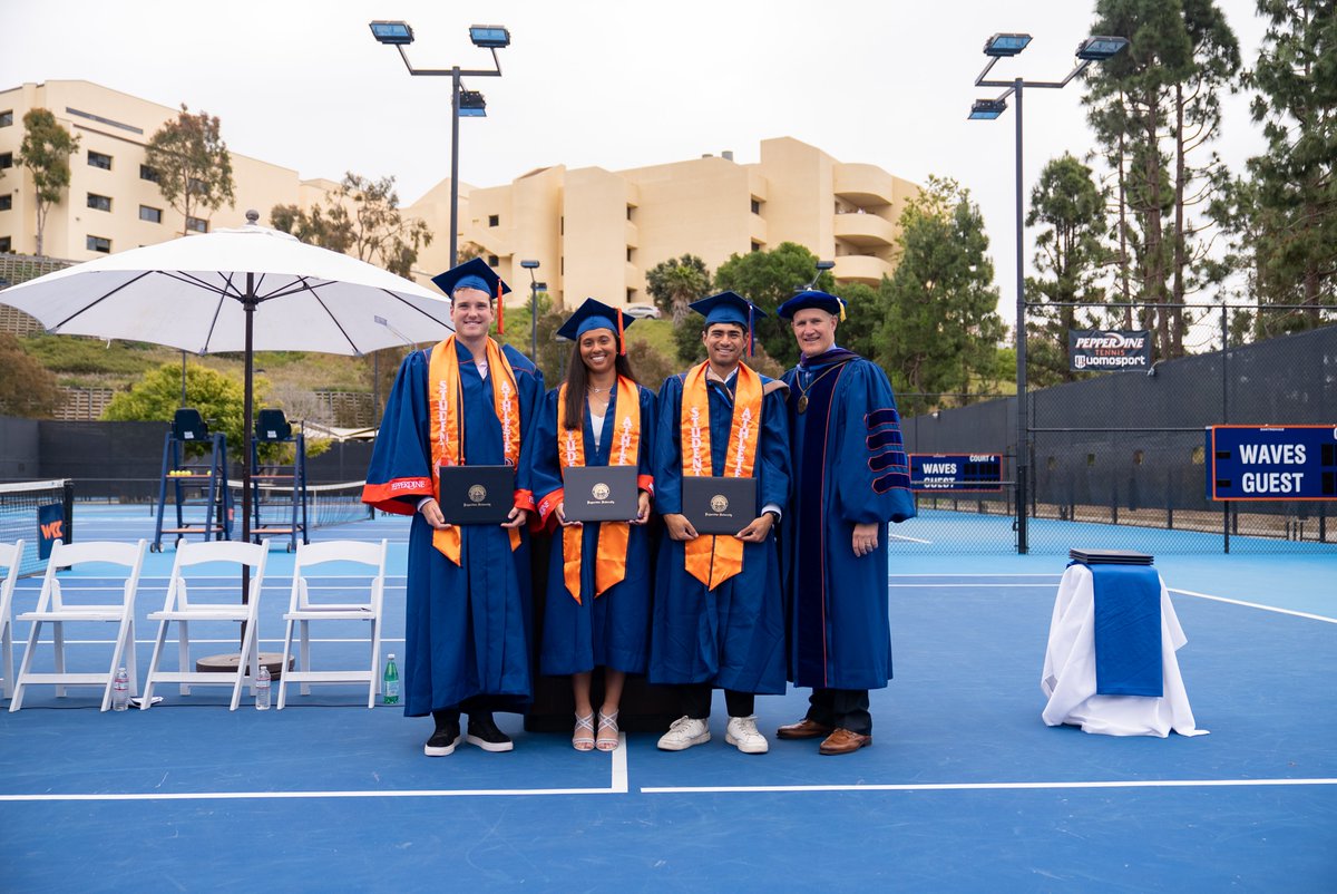 We're so proud of our class of 2025 tennis grads! 🎓