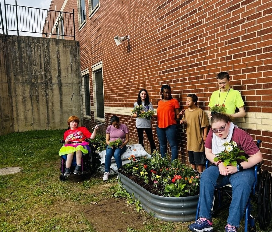 EHSGoCats's tweet image. Wildcats United worked together to create a Butterfly Garden under the direction of Mrs. Lucy.