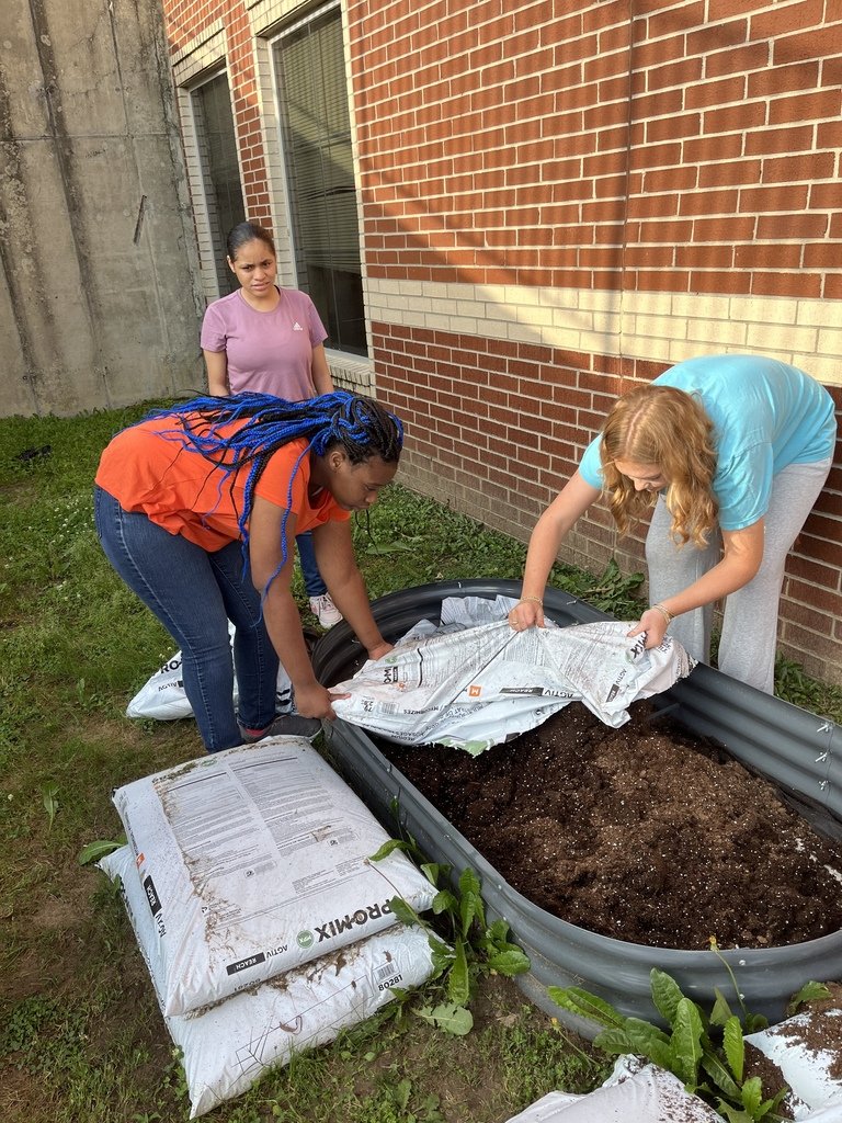 EHSGoCats's tweet image. Wildcats United worked together to create a Butterfly Garden under the direction of Mrs. Lucy.