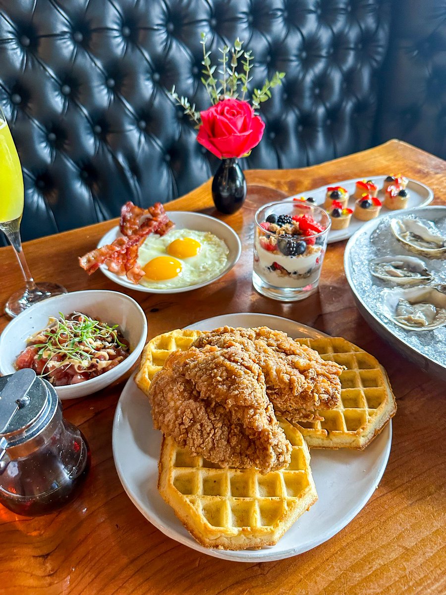 Mother’s Day is almost here 🌷 Join us for our Brunch Buffet, May 11th from 9am - 4pm ✨ Followed by regular dinner service at 5pm! 
#CUthere #UptownCharlotte