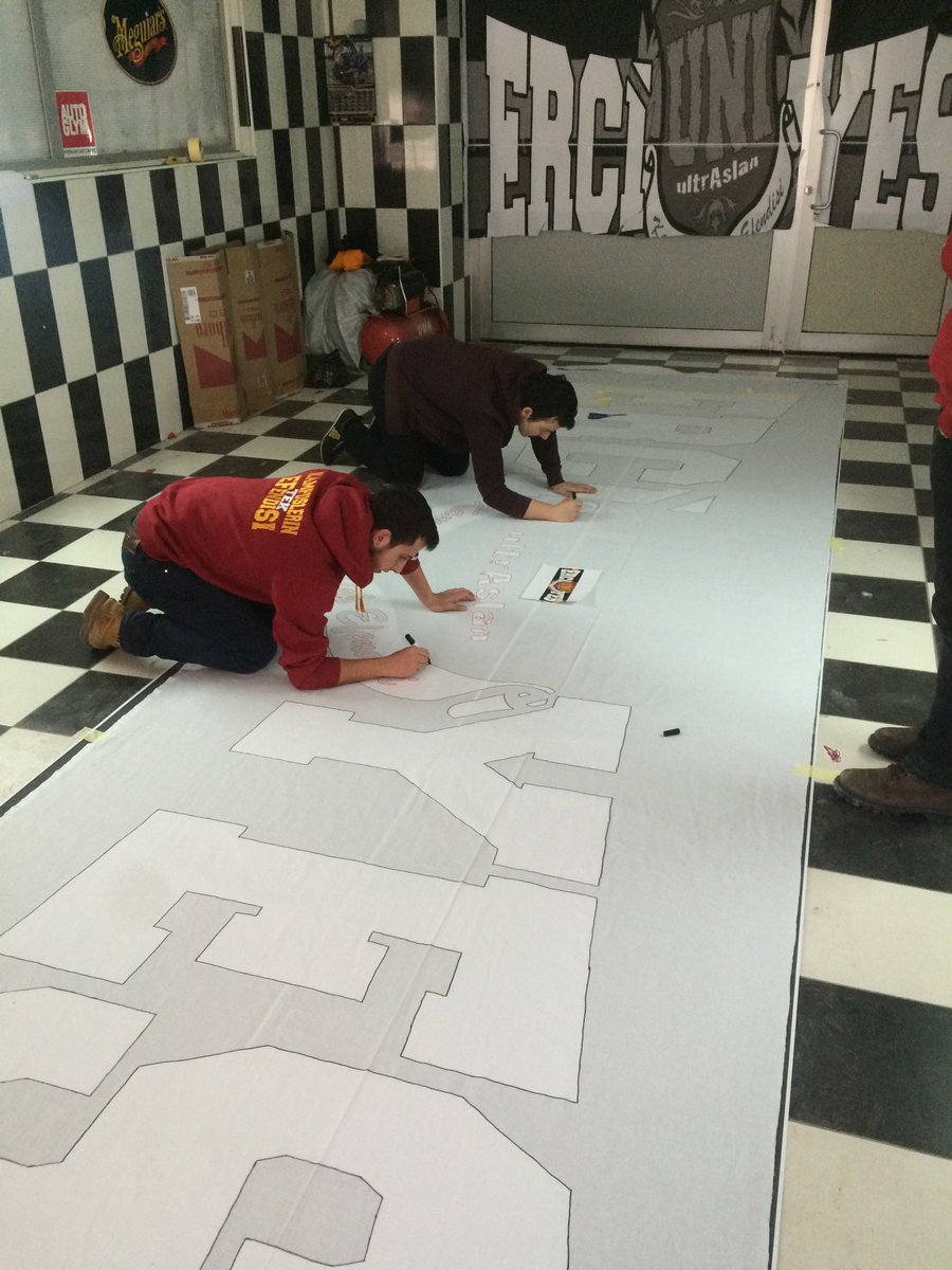 dtatalayozkan's tweet photo. 2014te kapısından girdiğim bu oluşum bize sadece Galatasarayın peşinden koşmayı değil,birbirinin arkasını kollamayı,birlikte üzülüp birlikte sevinmeyi hayatımızın sonuna kadar sürecek dostluklar kurmayı,aile olmayı öğretti.İyi ki doğdun ailemizin mimarı❤️ 
#uAunierciyes20yaşında https://t.co/kNVj6ultbO