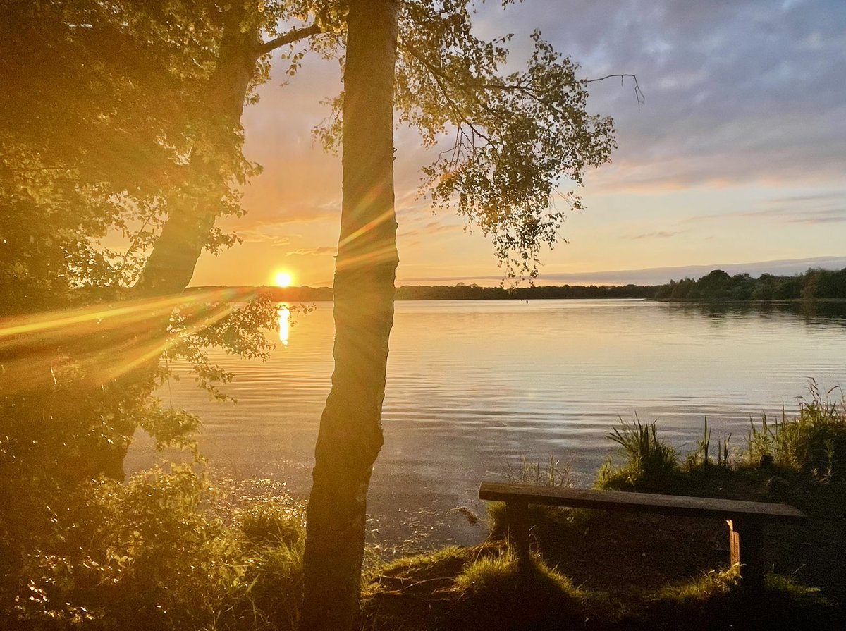 Bank holiday Mondays sun setting on Wintersett Reservoir <a href="/bbcweather/">BBC Weather</a> <a href="/BBCLookNorth/">BBC Yorkshire</a> <a href="/BBCNews/">BBC News (UK)</a> <a href="/BBCWthrWatchers/">BBC Weather Watchers</a> <a href="/Hudsonweather/">Paul Hudson</a> <a href="/KeeleyDonovan/">Keeley Donovan</a> <a href="/katerinaweather/">Katerina Christodoulou</a> <a href="/katerinaweather/">Katerina Christodoulou</a> <a href="/WkfdOfficial/">Wakefield Official News</a> <a href="/WakeExpress/">Wakefield Express</a> <a href="/PandCExpress/">Pont & Cas Express</a> <a href="/journoLeanneC/">Leanne Clarke</a>