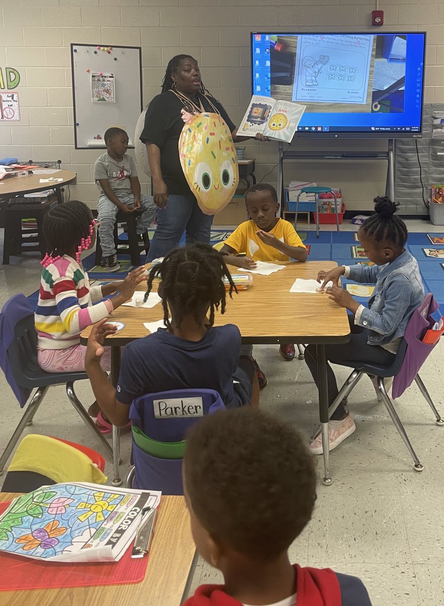 Andrea Dowdy (@dowdyohes_mc) on Twitter photo We made Smart Cookies for our final media lesson! The students were reminded to be “Smart Cookies” and read every day during the summer! Happy Reading Bulldogs! <a href="/OHES_Covington/">Oak Hill Elementary</a> <a href="/NewtonCoSchools/">NCSS</a> <a href="/Lori_McGovern/">Lori McGovern</a> <a href="/E3TechGirl/">Dr. Jennifer Williams</a> <a href="/tutuedtech/">Ijeoma Johnson</a> We made Smart Cookies for our final media lesson! The students were reminded to be “Smart Cookies” and read every day during the summer! Happy Reading Bulldogs! <a href="/OHES_Covington/">Oak Hill Elementary</a> <a href="/NewtonCoSchools/">NCSS</a> <a href="/Lori_McGovern/">Lori McGovern</a> <a href="/E3TechGirl/">Dr. Jennifer Williams</a> <a href="/tutuedtech/">Ijeoma Johnson</a>