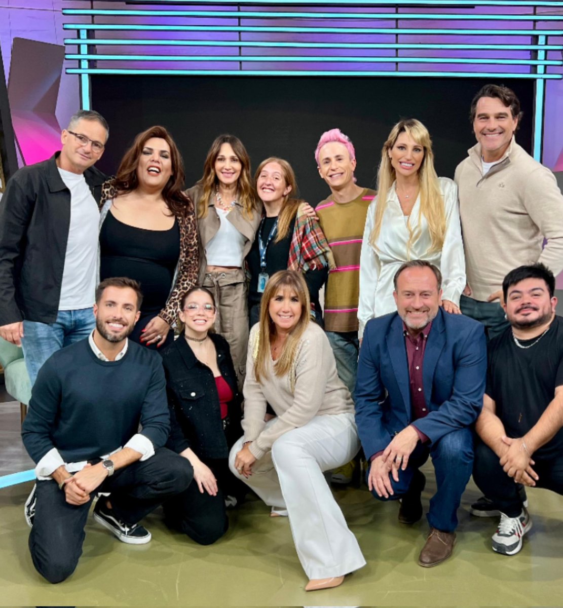 capochatv's tweet photo. Arrancamos la semana #cortaporlozano #telefe
@verolozanovl @CostaOkis @VXipolitakisOK @juariuok @ConiValente https://t.co/pDH7iRu1Hu