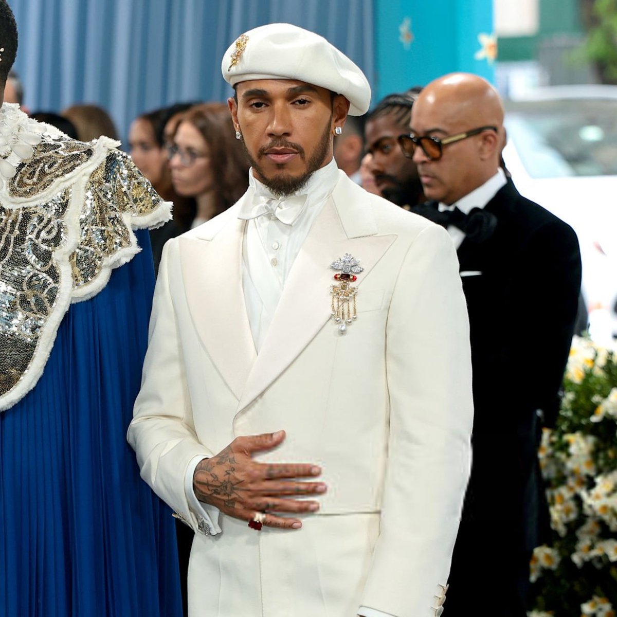 Lewis Hamilton no blue carpet do #MetGala.