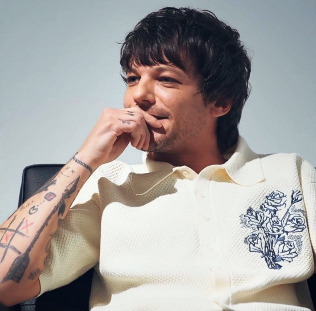 واسم مهم نیست اگه فکر میکنین قبلنا لویی خوشگلتر بوده چون بنظرم silver fox بهترین اراشه
تازه امیدوارم هیچوقت موهاشو رنگ نکنه