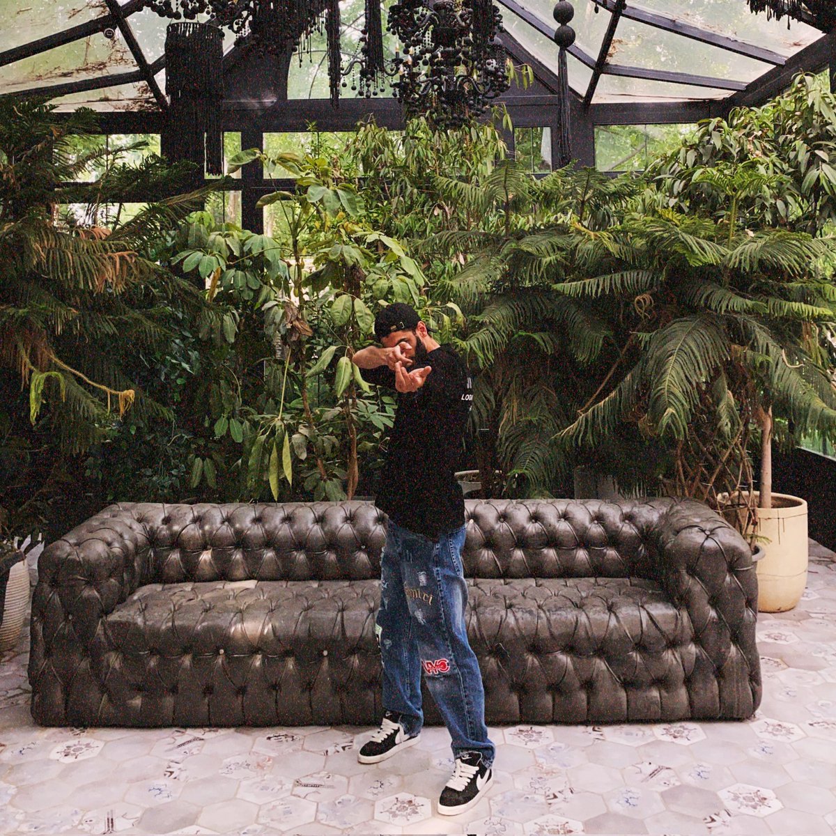 codenama_ir's tweet image. Trap house 🏡