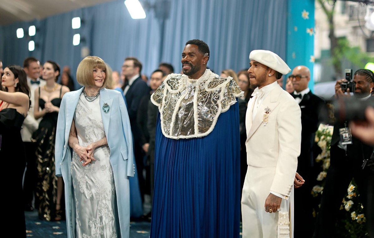 Red carpet space tweet media