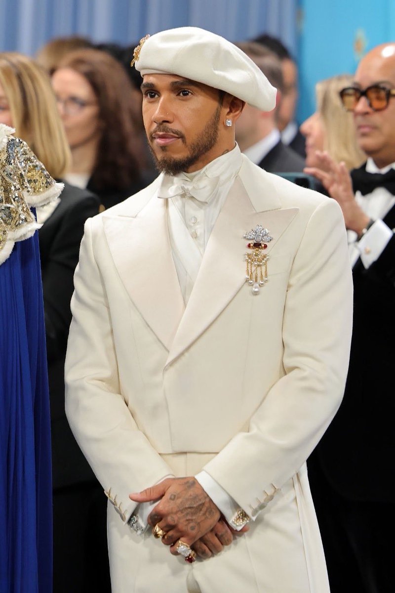 Ntunkee's tweet photo. #MetGala2025 
Sir Lewis 🥵🥵💕 https://t.co/bqRjERxtOa