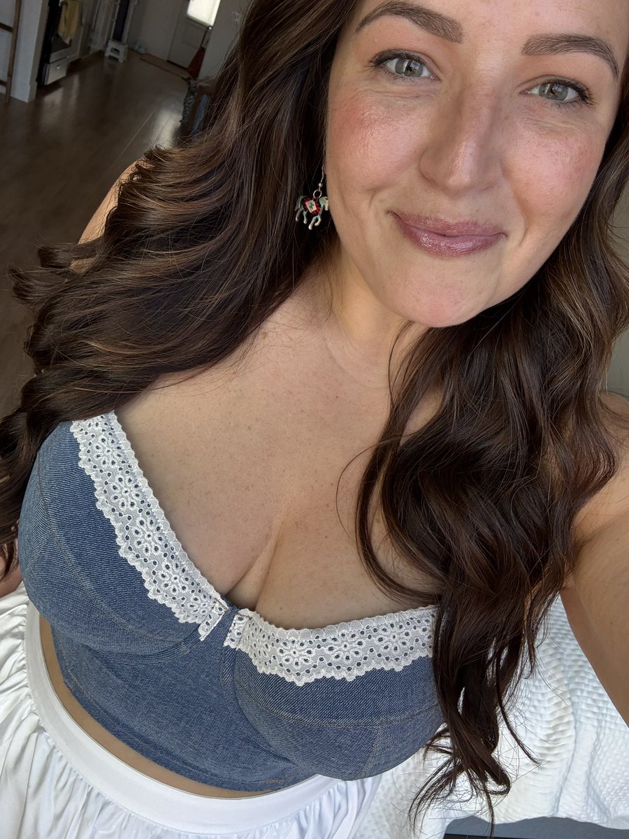 The sun came out specifically for me to wear this outfit.
