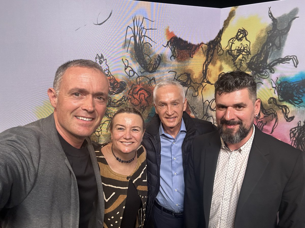 mikelayestaran's tweet image. Un placer enorme compartir este premio Ortega y Gasset de Periodismo 2025 con Isabel Coello, @corralfoto y @jorgeramosnews
¡Salud y periodismo!