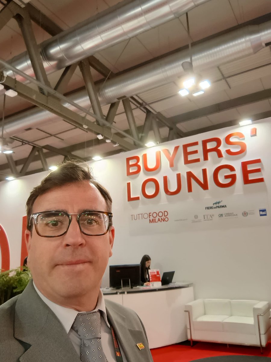 joaquinbuch's tweet photo. TuttoFood 2025, Fiera Milano, Italia.
@empresasjcyl 
@Onesimumcom 
@FieraMilanoSpa 
Gran edición 2025 de Tutto Food en Milán.
Agradecer a Icecyl su apoyo, su gran ayuda y esfuerzo y la visita de Verónica y Alberto que han pasado a saludarnos.
Por los buenos negocios y amigos!!! https://t.co/i7HNOCX8BD