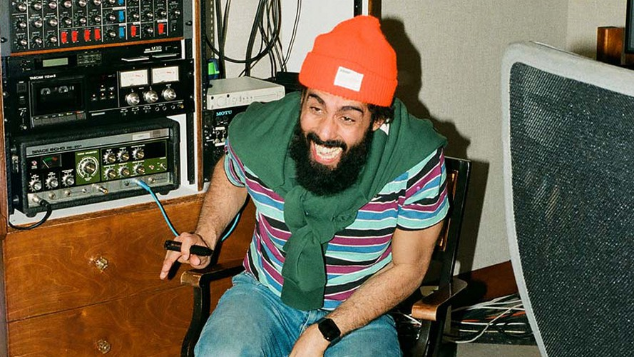 Télé-Québec prépare la production d’une fiction pour le public adolescent réalisée par Adib Alkhalidey qfq.com/spip.php?artic…