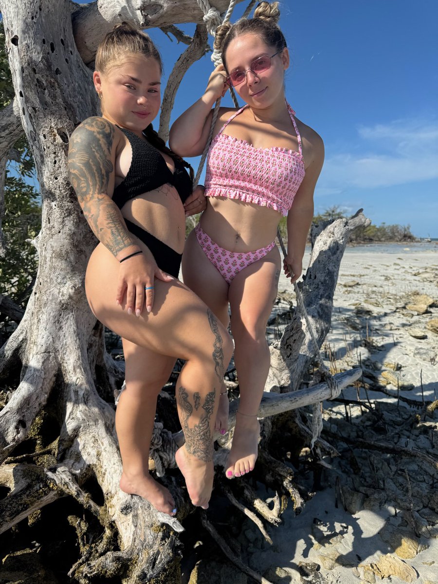 Left or right one? 😘