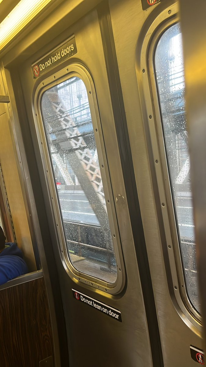 mmdevoe's tweet image. TFW you are going over a bridge and you’re not supposed to be. #nycproblems #goodbook #dammit