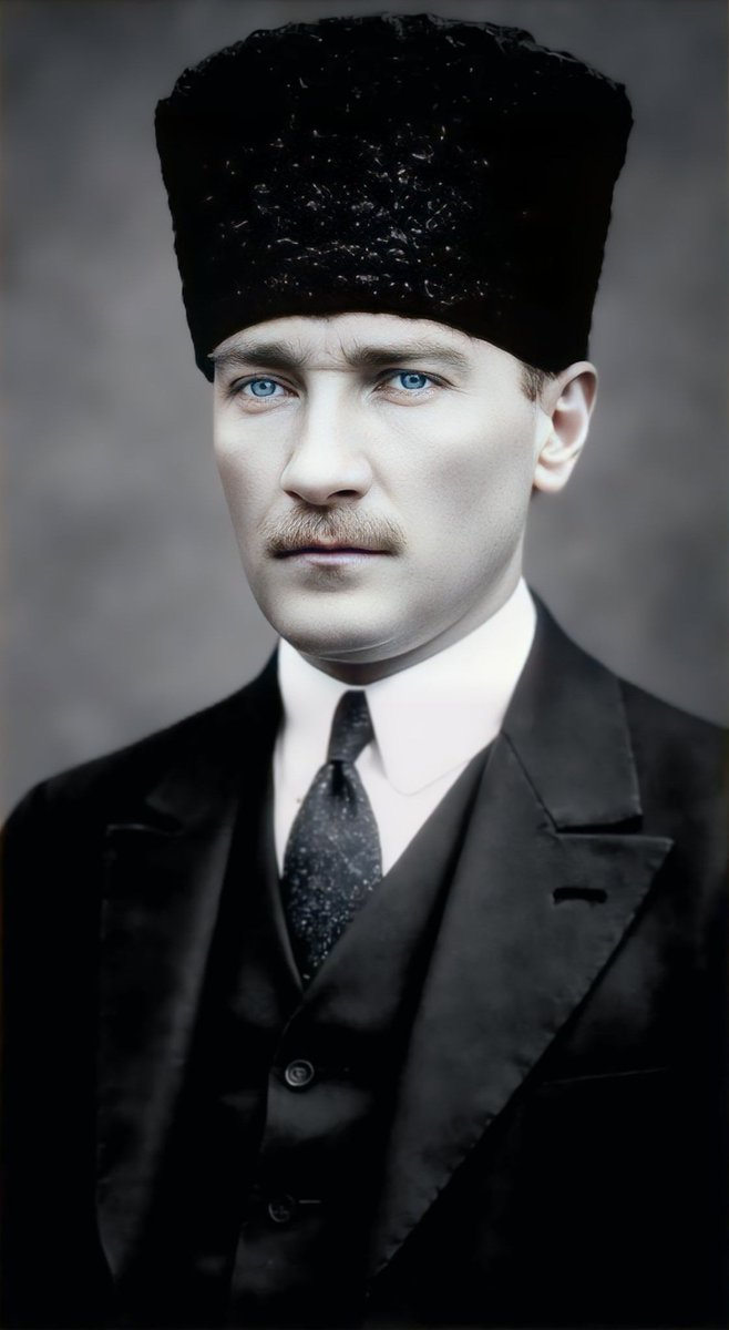 Şöyle bir kalpaklı Atatürk fotosu paylaşalım da itler kudursun.