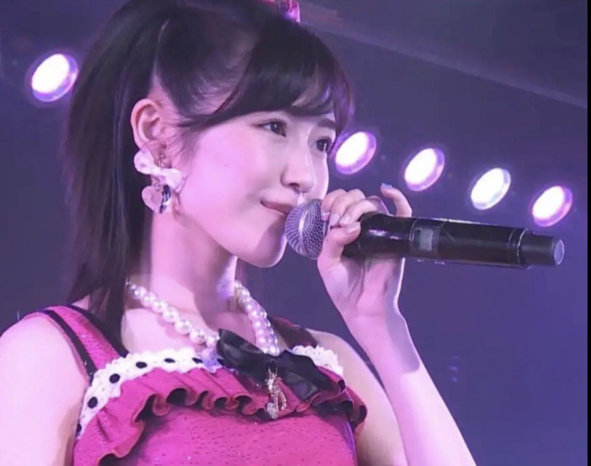 _____riria's tweet photo. まゆゆは現役中も去り際も本当に伝説のアイドルなので幸せになってほしいし全盛期の時の写真どれも本当にかわいい。 https://t.co/GD3vzG8z7M