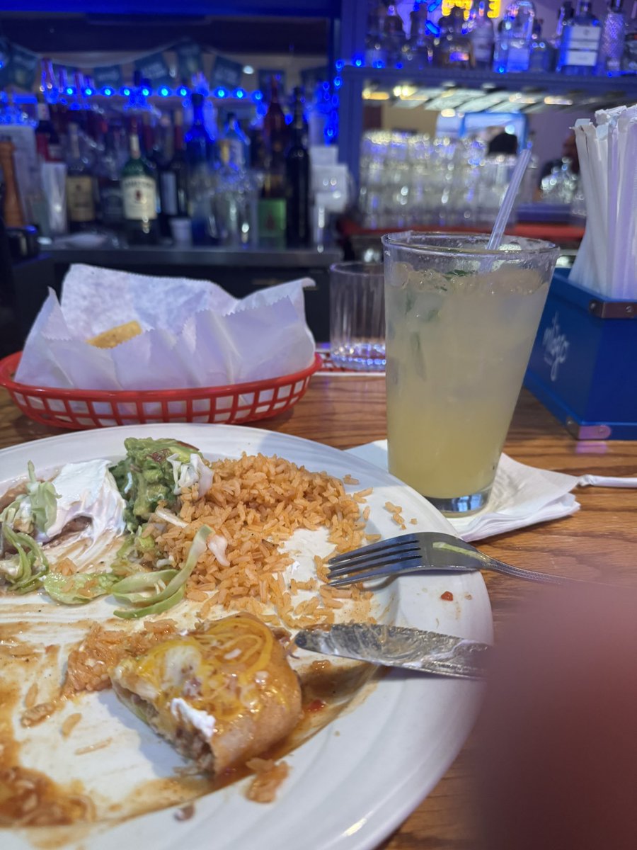flashdion's tweet image. Hey liberals, I hope you are triggered by a Republican having Mexican food and a margarita on cinco de drinko!