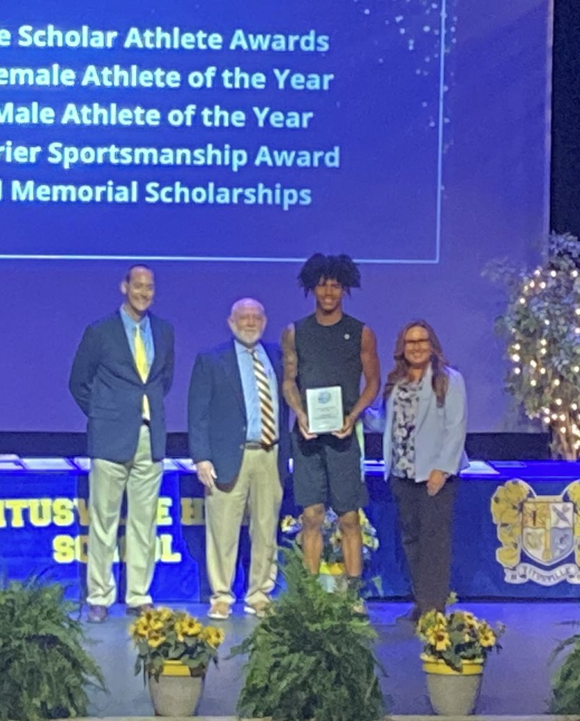RalphelJr's tweet image. Blessed to have recieved the Al Werneke male Athlete of the year award 2024-2025. @TitusvilleHS @terriergridiron @Diesel_TVilleHC @RodRay1 @Coach_Kenny_ @TitusvilleFB  @jholmes5150