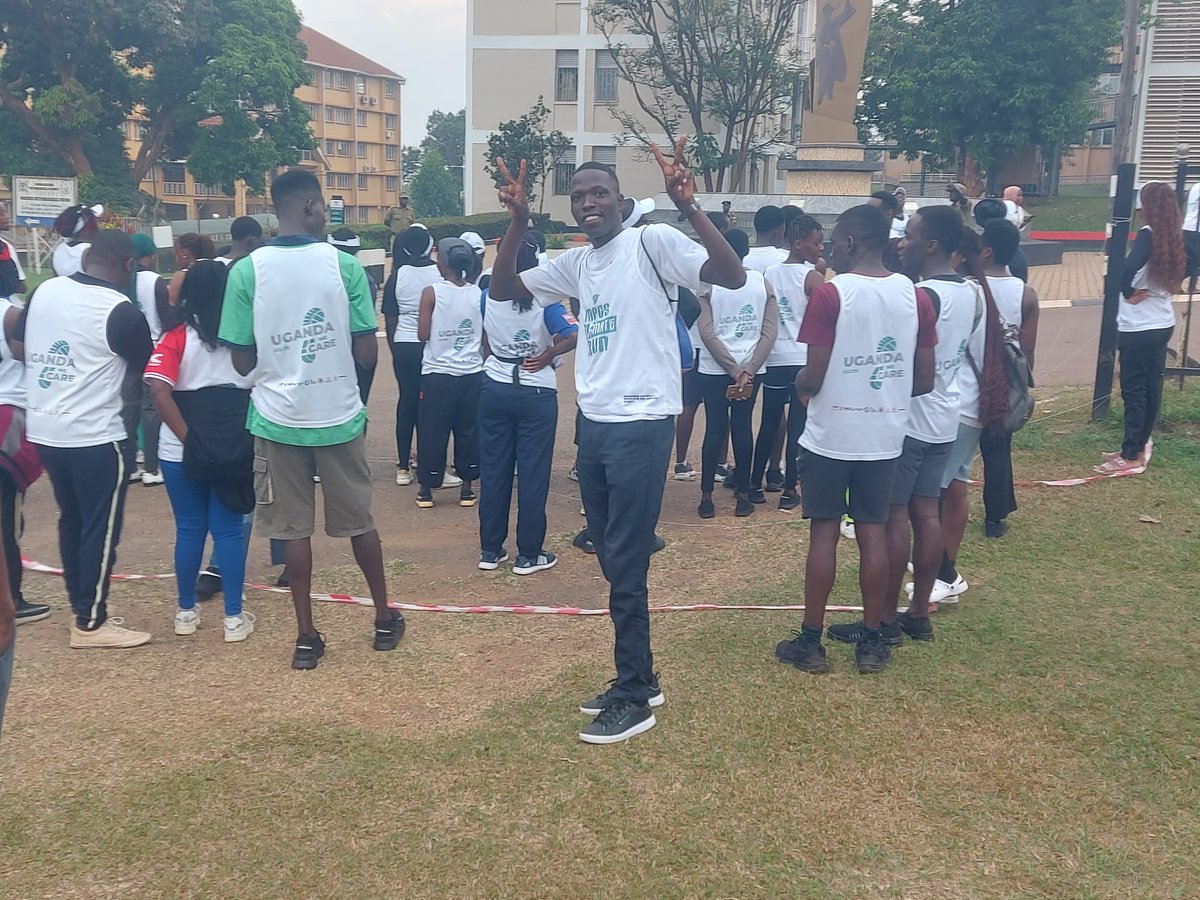 OGAVU_'s tweet photo. 🏃@OGAVU_ joined Makerere University Petroleum &amp; Geology Society's (@mpgsMak ) Climate Run and Bwaise Clean-up, teaming up with students for a cleaner, greener community🌱. Proud to fuel positive change! #ClimateAction #Sustainability #CommunityService #Uganda https://t.co/b8tc0IN8aF
