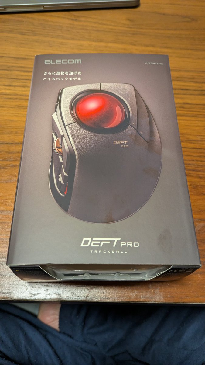 mono612's tweet photo. DEFT PRO買っちゃった😅
流石に、モバイル様のトラックボールをずっと使っているのは手が疲れてき
たので…。丁度良い大きさだった。
左ボタンが軽すぎてコロコロしていると誤爆しがち😅
Fn1はアプリの切り替えを割り振った。
Fn2、3は何に割り当てようか?悩み中。
#elecom #deftpro https://t.co/iivGx2jS5K
