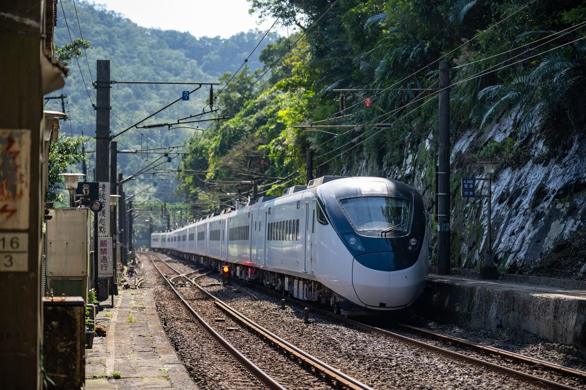 Unatrain's tweet photo. 台鐵 三貂嶺駅 https://t.co/uGfhtnfXM5