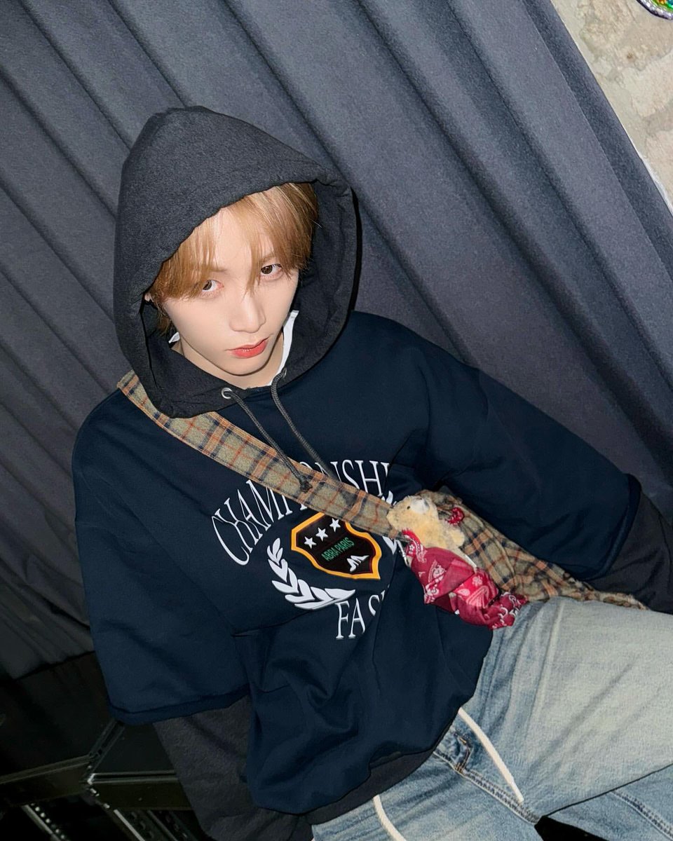 hahtaesan's tweet photo. I’ve been wandering with no route just vibes and a hoodie that feels like home. Some days you don’t need a destination just a quiet corner a soft stare and something warm slung across your shoulder. Let the world keep spinning—I’m good right here. https://t.co/TO7P3ev2Kz