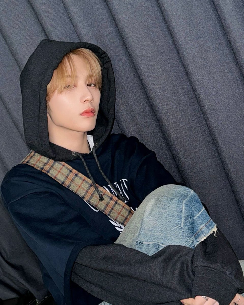 hahtaesan's tweet photo. I’ve been wandering with no route just vibes and a hoodie that feels like home. Some days you don’t need a destination just a quiet corner a soft stare and something warm slung across your shoulder. Let the world keep spinning—I’m good right here. https://t.co/TO7P3ev2Kz