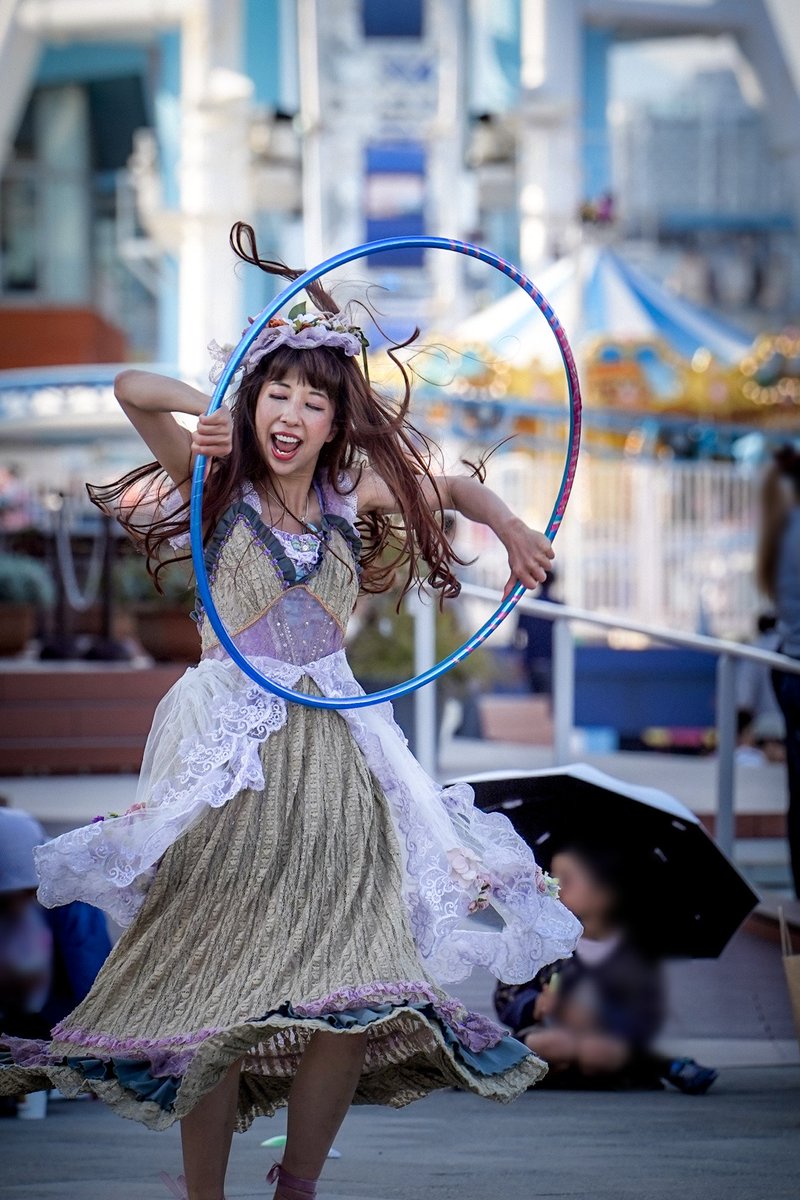 jy_skyadd's tweet photo. 5/5 #清水みなと大道芸
KANA∞ さん
その１

KANA∞さん、最終回。
「……もう二度と同じは描けない一度きりのお手紙✒️
そんな一瞬の“あなたへ”……」

確かに受け取りました、ありがとうございます。☺️ﾏﾀｾｶｲﾉﾄﾞｺｶﾃﾞ

#KANA_hoop
#KanaHoop #PerformerKANA
#ドリプラ https://t.co/vv0ZjSAtNE