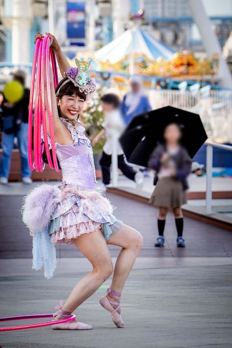 jy_skyadd's tweet photo. 5/5 #清水みなと大道芸
KANA∞ さん
その２

KANA∞さん、最終回。
「……もう二度と同じは描けない一度きりのお手紙✒️
そんな一瞬の“あなたへ”……」

確かに受け取りました、ありがとうございます。☺️ﾏﾀｾｶｲﾉﾄﾞｺｶﾃﾞ

#KANA_hoop
#KanaHoop #PerformerKANA
#ドリプラ https://t.co/l2DhGSplz1