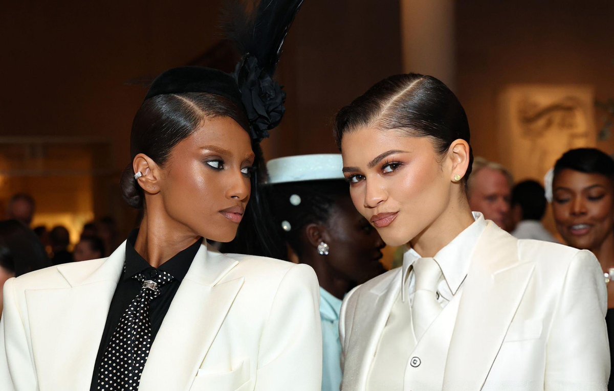 — zendaya &amp; imaan hammam met gala linkup! 🏹🤎🕰️