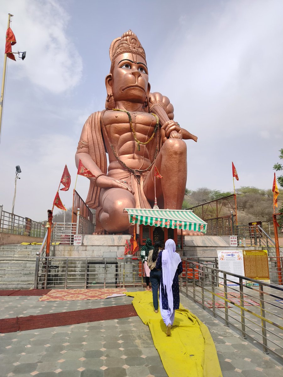 तुम रक्षक काहू को डरना
 शुभ मंगलवार जय बजरंगबली 🚩