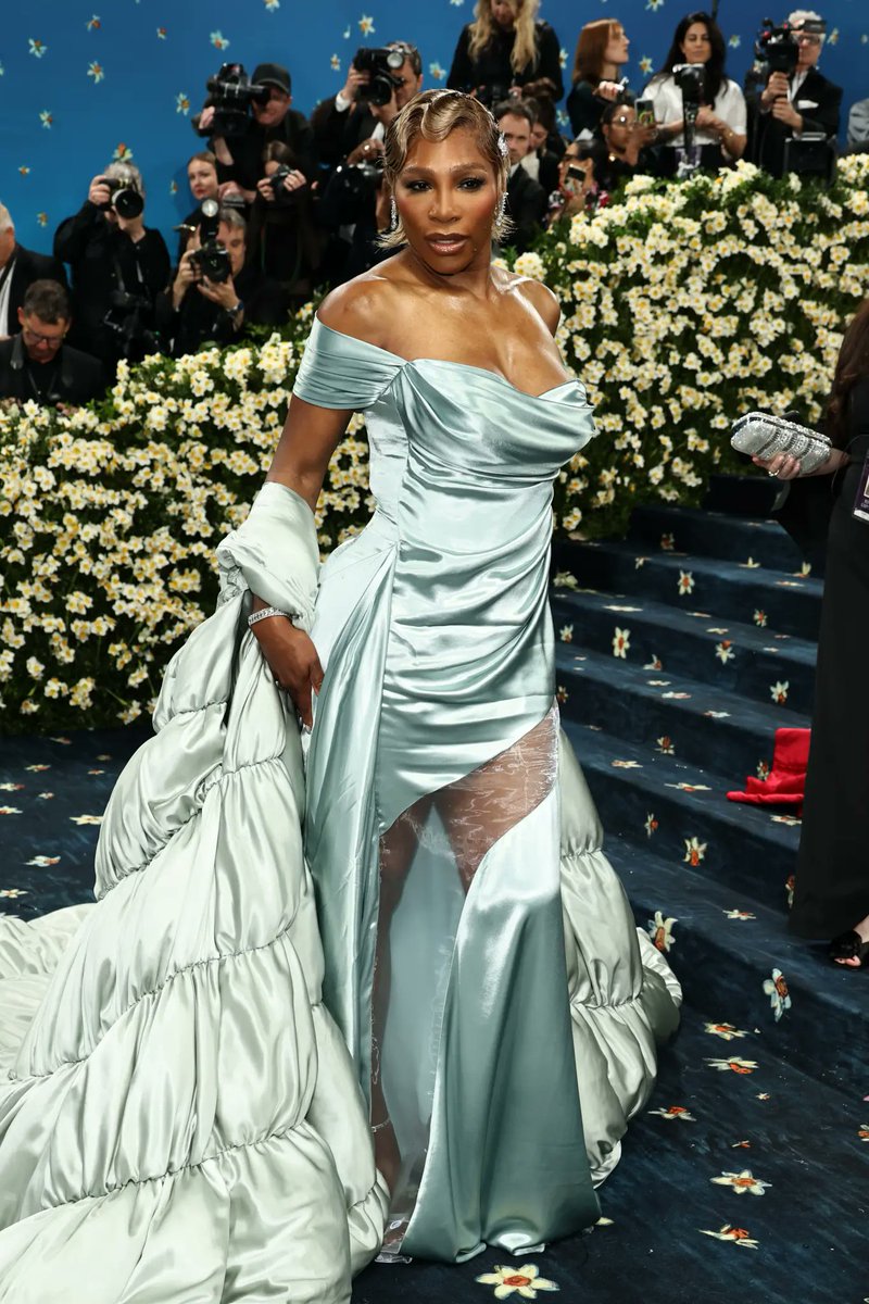 She’s gonna have to return that down comforter to the hotel #MetGala #MetGala2025