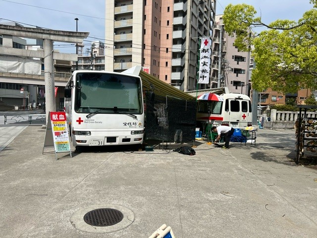 先日、令和7年5月4日に63名の方にご協力頂きました。
GW後半、宮司をはじめ地域の皆様のご尽力に感謝申し上げます。   

#神社de献血 #亀有香取神社 
令和7年5月4日　受付数　63名
採血200ml 　4名 　
採血400ml 　53名  
採血できなかった人　6名  
初回献血者　3名 
事前予約　43名 
 天候:　晴