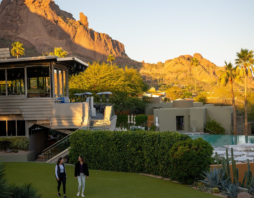 LadybugBuyDeals's tweet image. Style for him 👕 or serenity for you 🏞️ @Gilt 
🛍️ Boys' Dept deals 
🔗 mavely.app.link/e/o4mkMA3A8Sb

💰Up to 36% off Gurneys Sanctuary Camelback Mountain Stay!
🔗mavely.app.link/e/Gyywn0mB8Sb

#ad #TravelDeals #StyleFinds #GiltCity