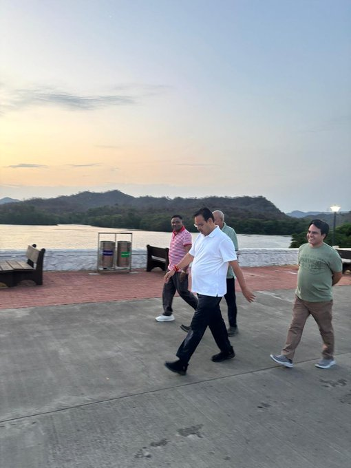 tv9gujarati's tweet image. Gujarat | Rajasthan CM Bhajanlal Sharma took a morning walk on the holy banks of the Narmada River in Kevadia, along with Union Minister Bhupender Yadav  (Pics - Rajasthan CMO) 

#TV9Gujarati #TV9News