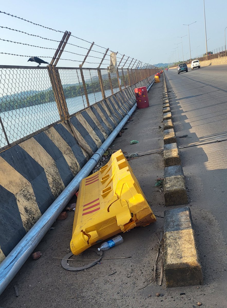 anilkumarsastry's tweet image. Blocking #footpath, the @NHAI_Official way. New #netravathi bridge, #nh66, #mangaluru.
@MORTHIndia @OfficeOfNG @compolmlr @CaptBrijesh @b_shreekara @vedavyasbjp