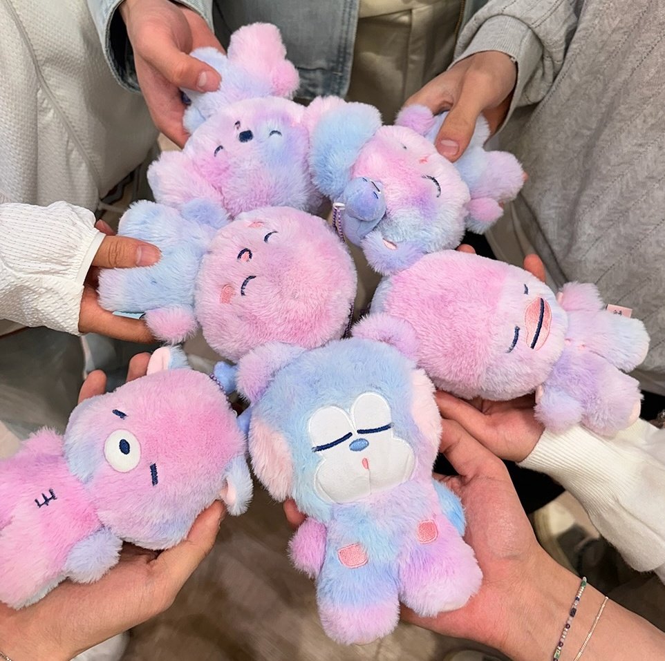 lightourway's tweet photo. @whimsyjune Midnight Mirage is a song with a fairytale-like atmosphere and riize described it as a WATERCOLOR-like song. this explains the reason behind the dolls' design. mind u they didnt follow ur fave aesthetics. https://t.co/FgqXP2bQEc