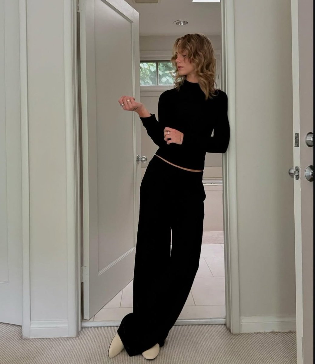 coldmxss's tweet image. ⠀⠀⠀⠀⠀⠀⠀⠀
⠀⠀⠀⠀  ﹫ ﹙  𝖈𝗈𝗅𝖽𝗆𝗑𝗌𝗌  ﹚    𝗉𝗈𝗌𝗍.
⠀⠀⠀⠀⠀stuck⠀⠀in⠀⠀the⠀⠀twilight
⠀⠀⠀⠀⠀zone.
⠀⠀⠀⠀⠀