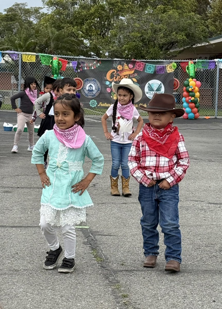 WillmoreWSD's tweet image. ¡Feliz Cinco de Mayo! Our annual Cinco de Mayo Celebration was a huge success. Our Thunderbirds entertained the large crowd with their fabulous dances and incredible smiles. @westminstersd #dualimmersionprogram #dualimmersion #cincodemayo