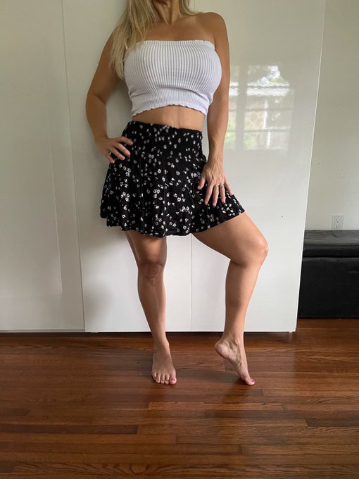 Watch Thesexywifefl's leaked NSFW photo on TwXstars