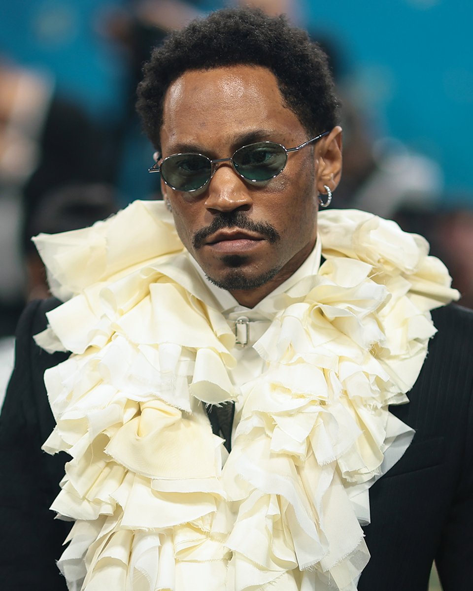 McQueen's tweet photo. Kaytranada wears custom McQueen Autumn Winter 2025 to the 2025 #MetGala.​

A shrunken tailored jacket and kickback trousers in black exaggerated cavalry wool twill. Tuxedo shirt in white cotton poplin and layered collar in ivory washed silk, organza and georgette.​

Worn with Heron Oxfords in black leather and Metal T-Bar Oval sunglasses.