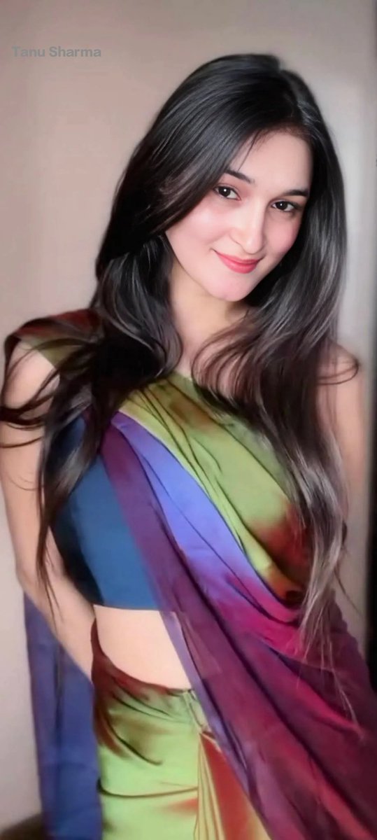 सादगी में जो असर है वो किसी जेवर में नहीं ये नजाकत ये अदाएं खुद में ही एक कविता है ! 
😊❤